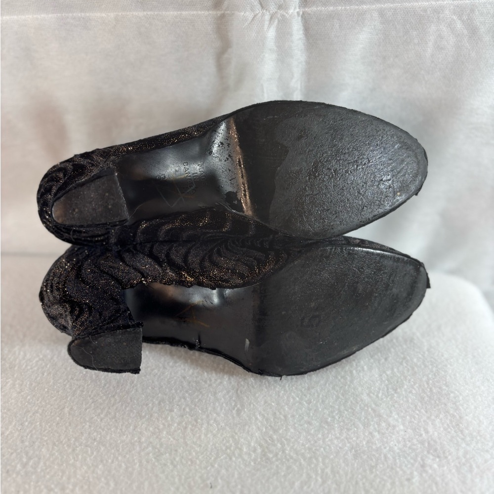 4 items with a ⭐️ For 20$ No Brand Velvet Black & Copper Shoes Size 8,5 Used - Picture 6 of 8
